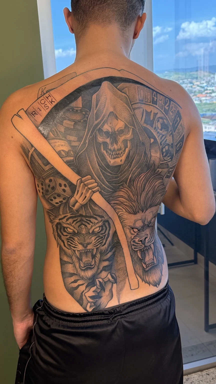 Tatuagem de Composição nas costas feita por Carlos Fuglini em Sorocaba